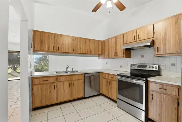 Listing Photo 14