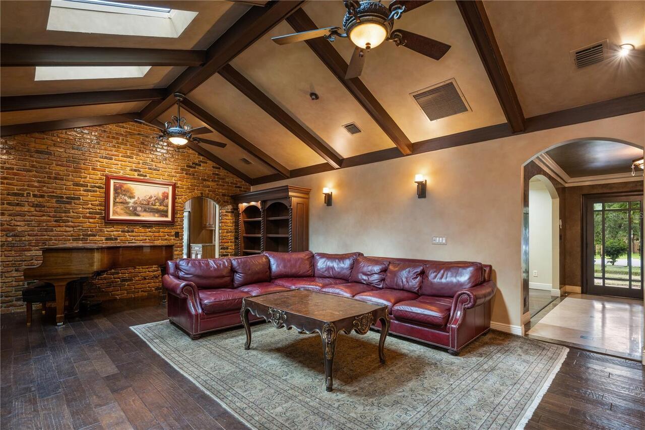 Listing Photo 10