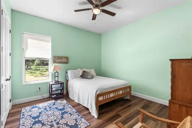 Listing Photo 12
