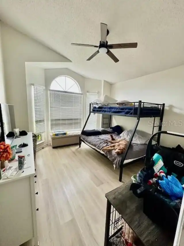 Listing Photo 8