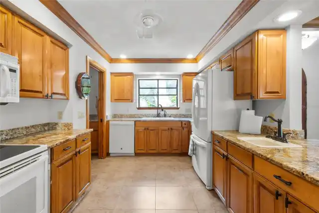 Listing Photo 8