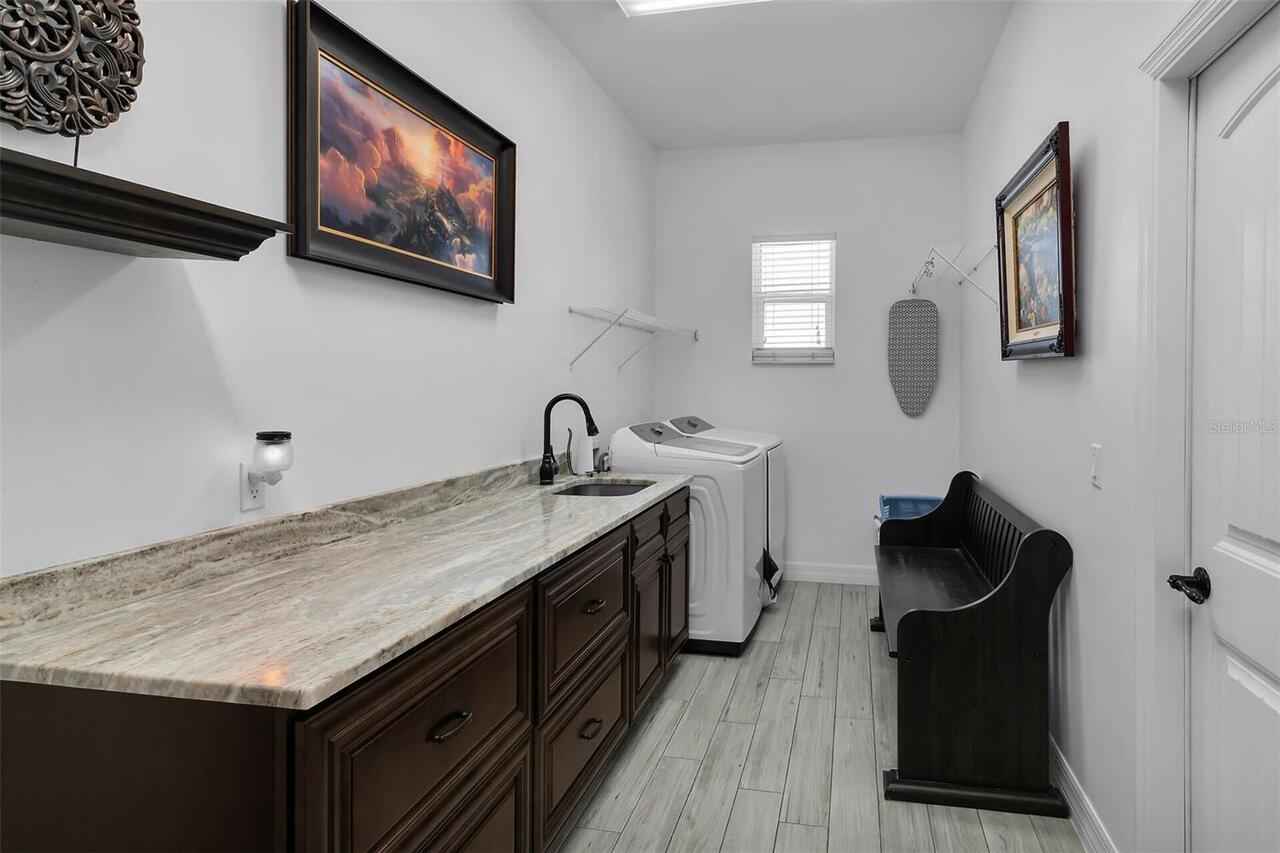 Listing Photo 11