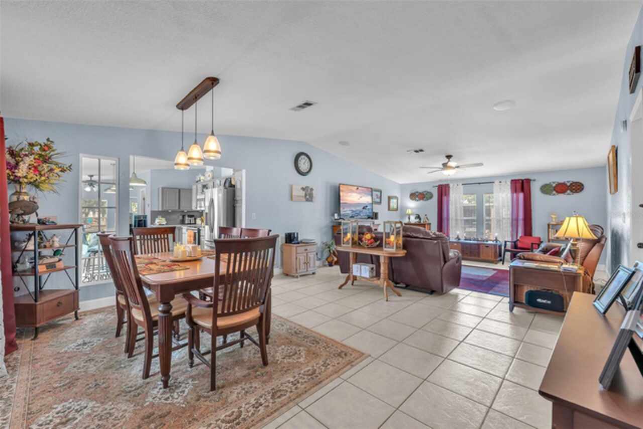Listing Photo 12