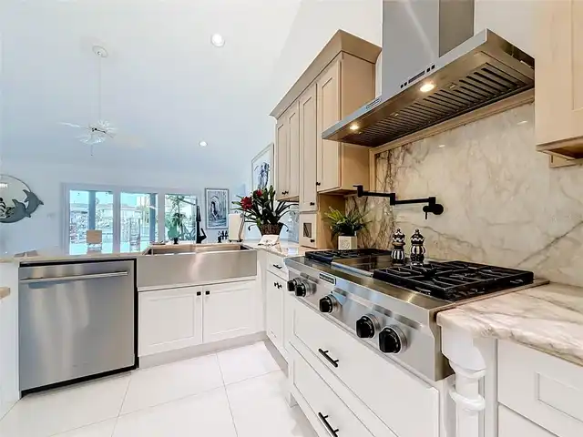 Listing Photo 12