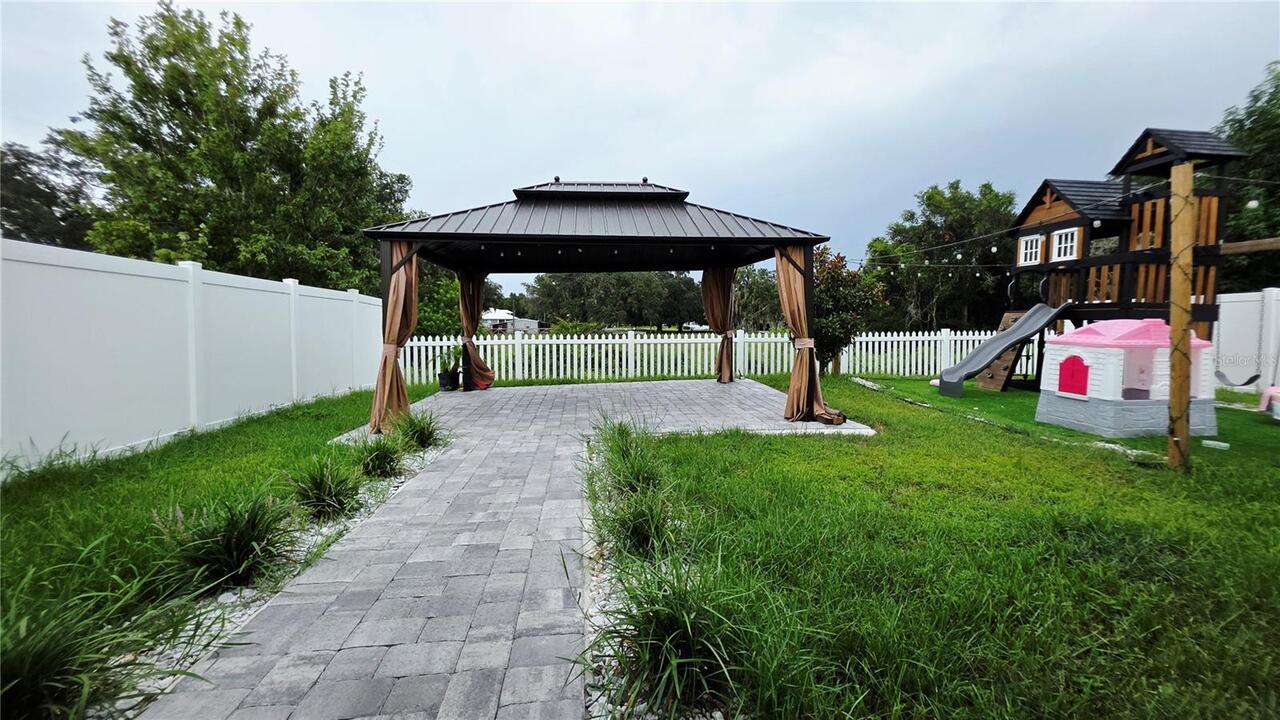 Listing Photo 17