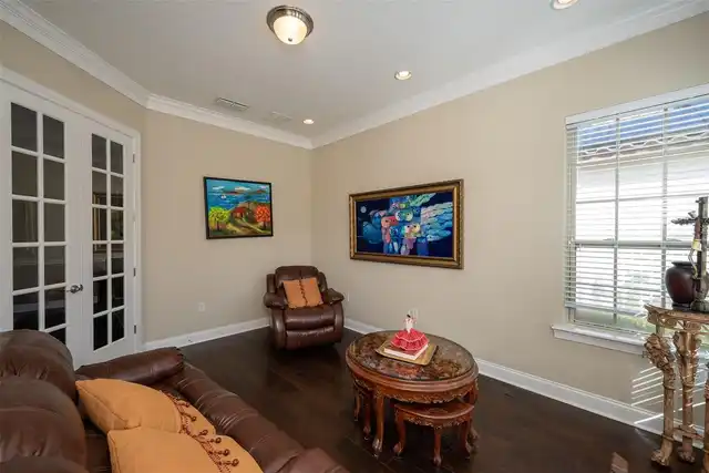 Listing Photo 12