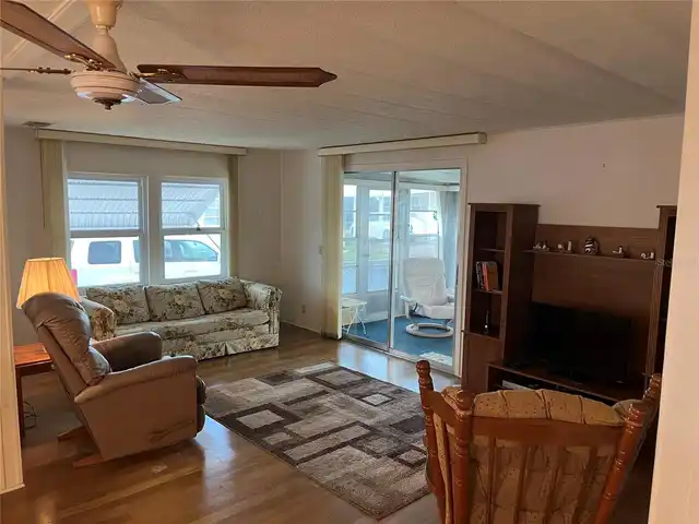 Listing Photo 8