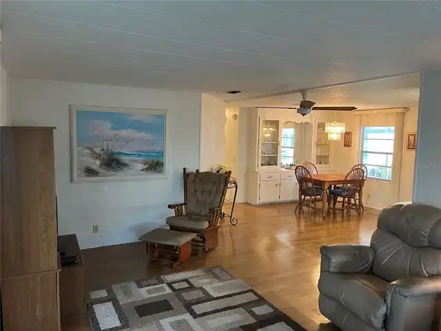 Listing Photo 11