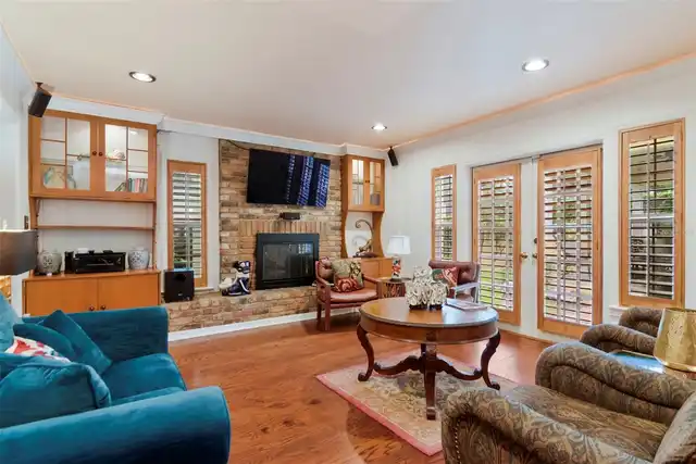 Listing Photo 11