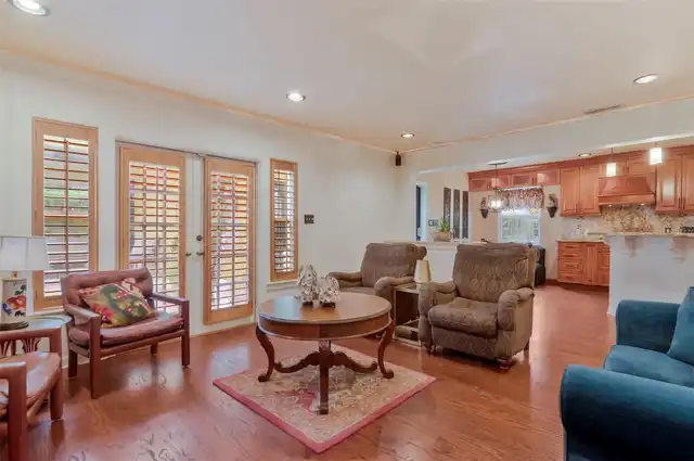 Listing Photo 12