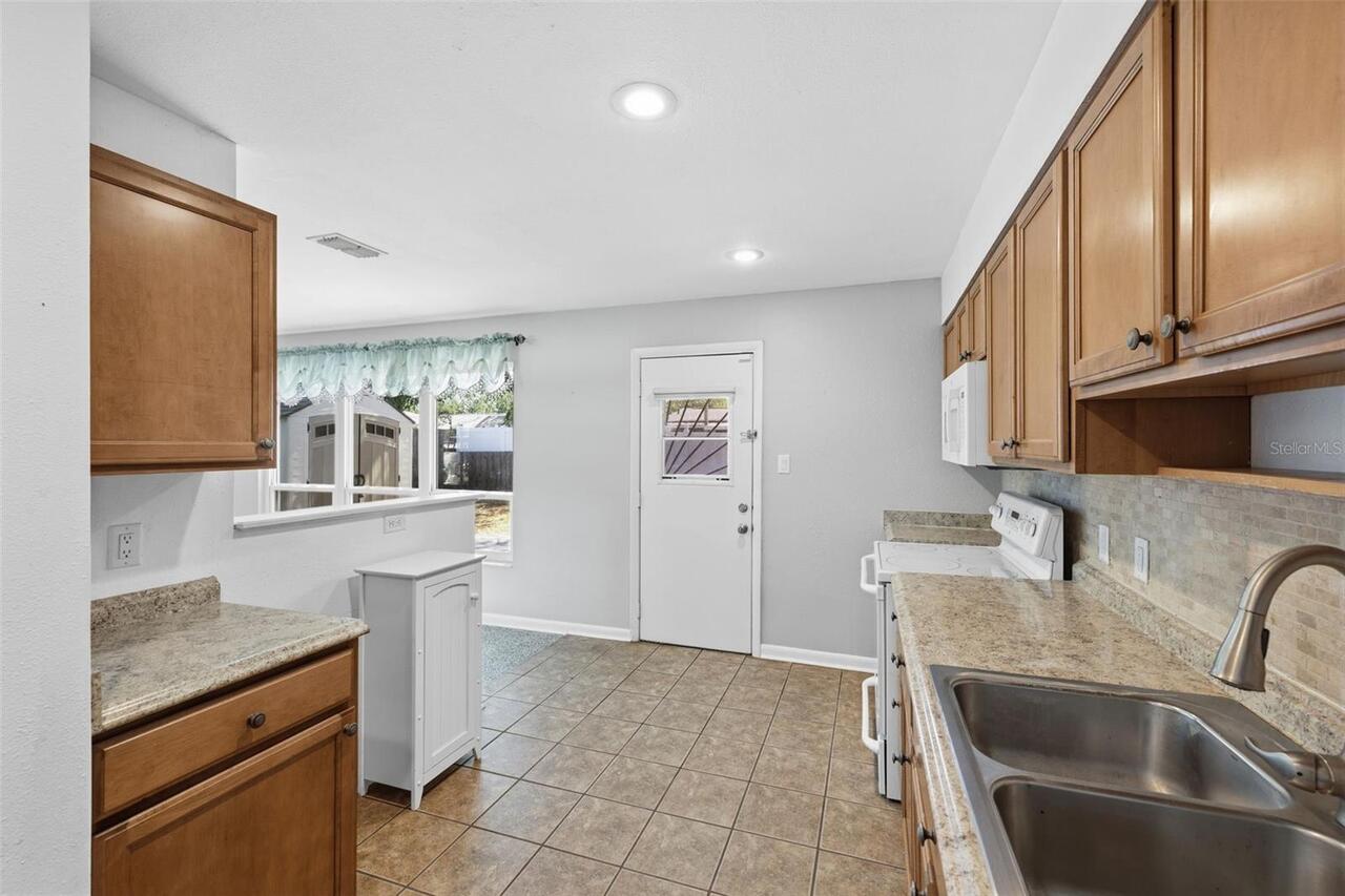 Listing Photo 12