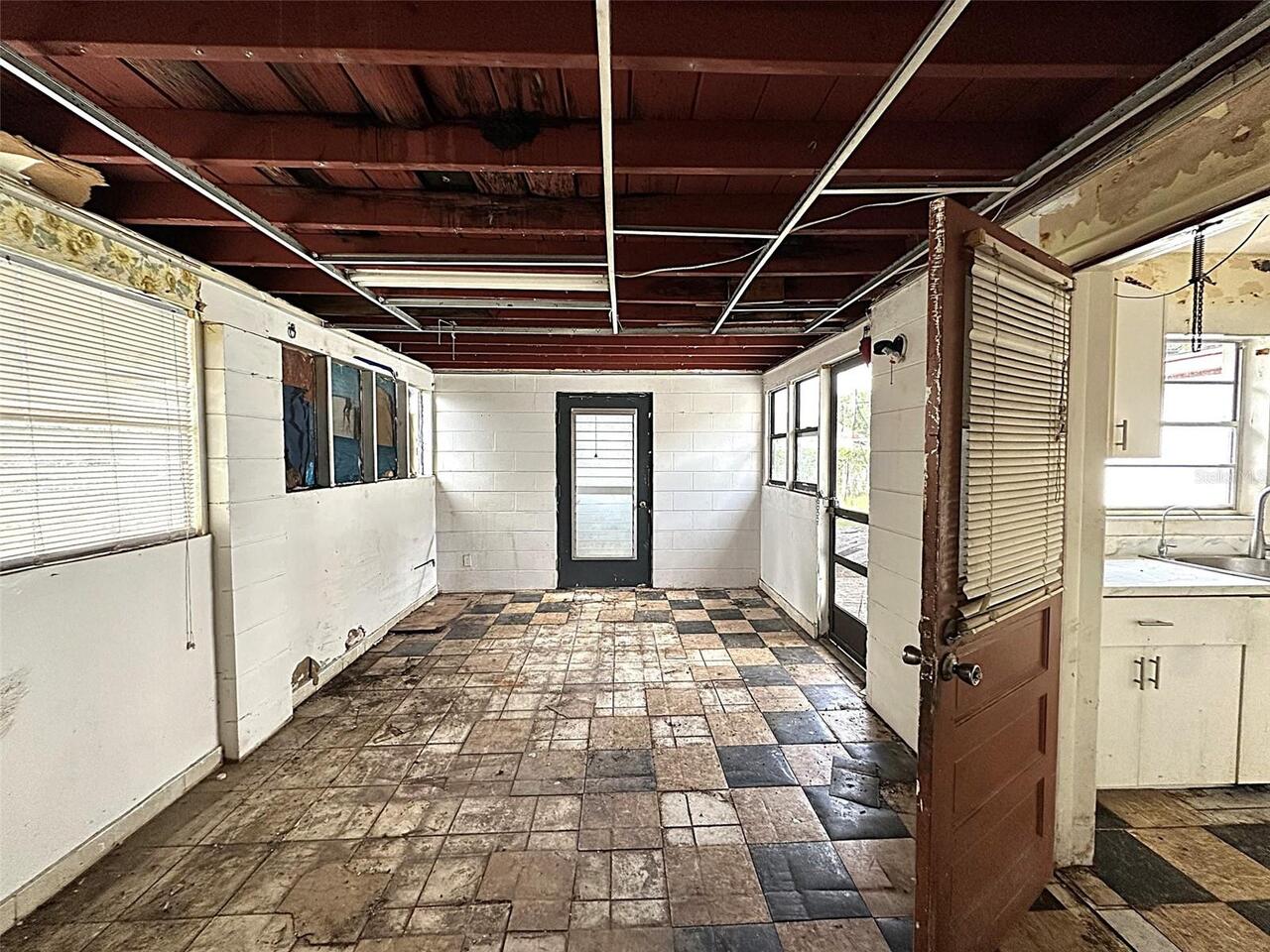 Listing Photo 11