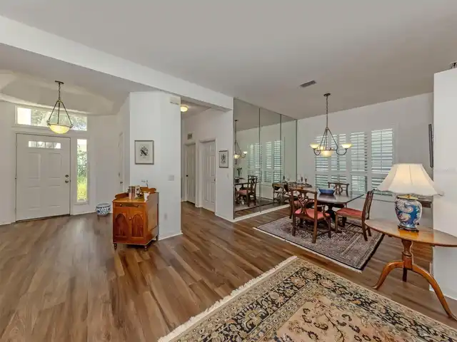 Listing Photo 9
