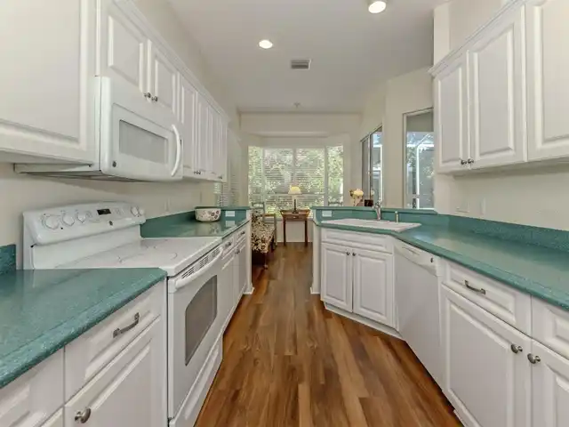 Listing Photo 11
