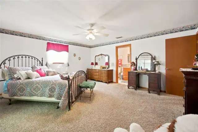 Listing Photo 12