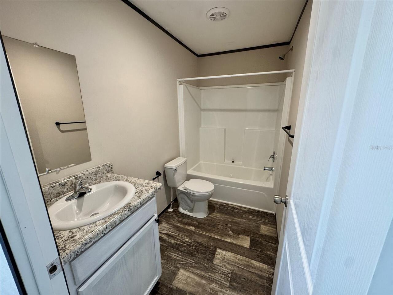 Listing Photo 12