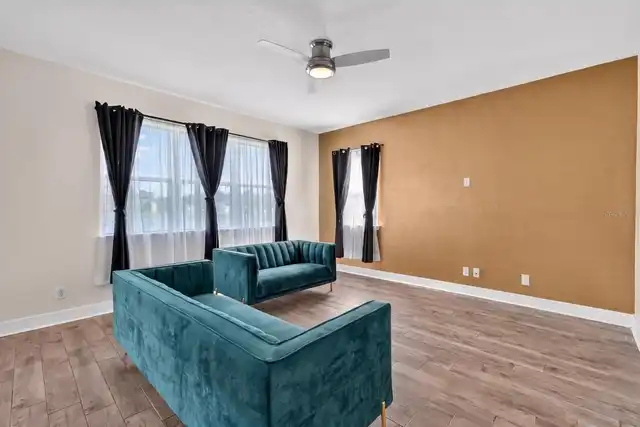Listing Photo 11