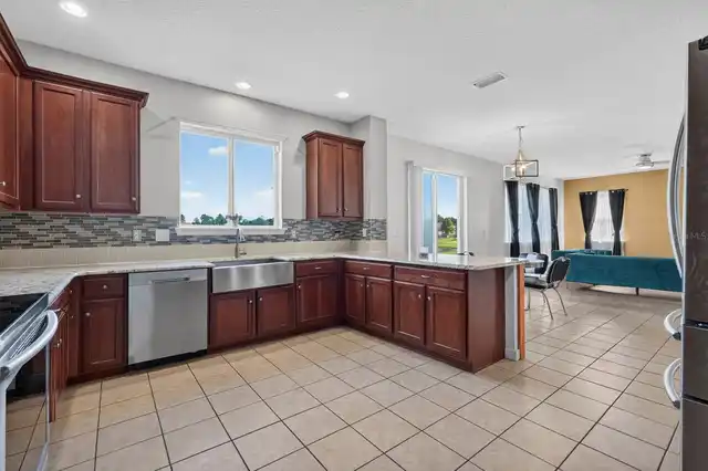 Listing Photo 8