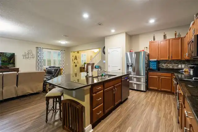 Listing Photo 8