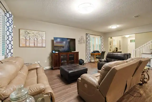Listing Photo 12