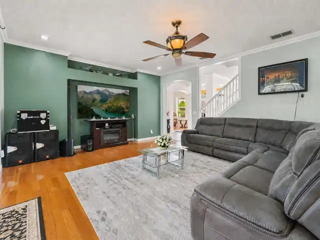 Listing Photo 10