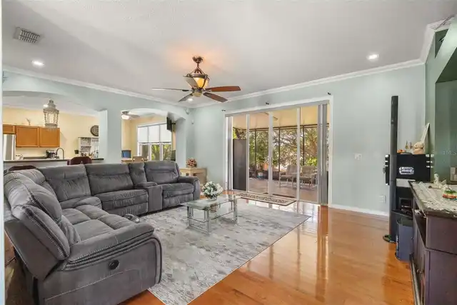Listing Photo 11