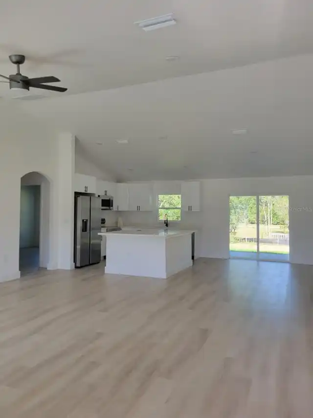 Listing Photo 12