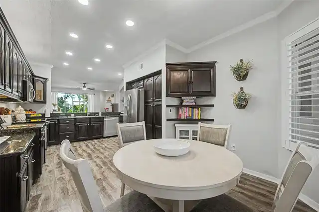 Listing Photo 12