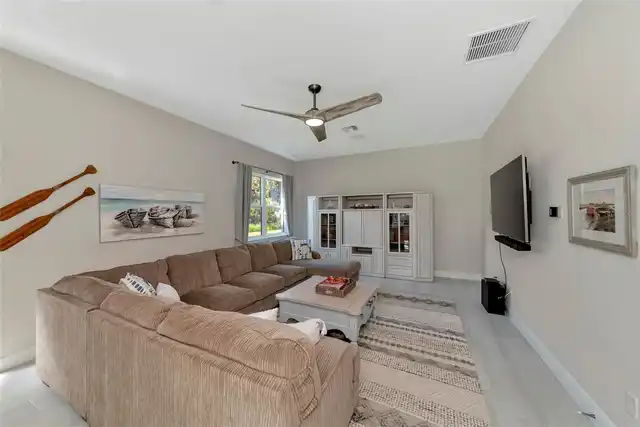 Listing Photo 34
