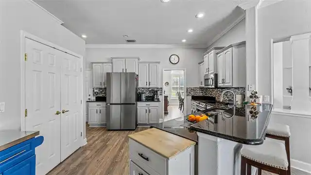 Listing Photo 15