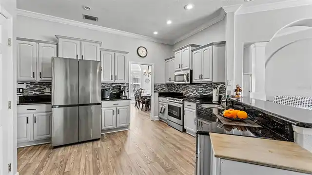Listing Photo 17