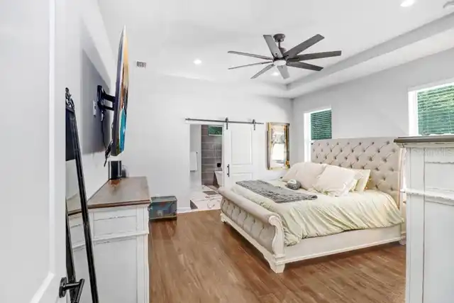 Listing Photo 8