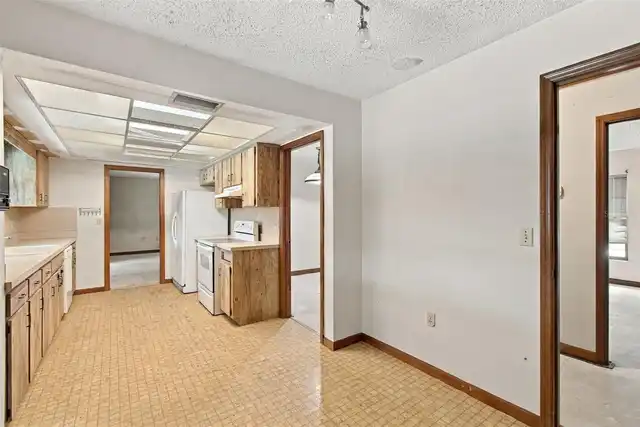 Listing Photo 10