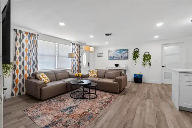 Listing Photo 8