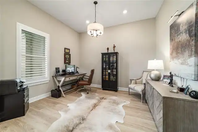 Listing Photo 10