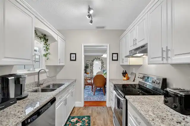 Listing Photo 11