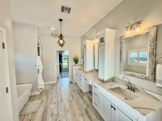 Listing Photo 10