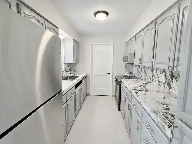 Listing Photo 14