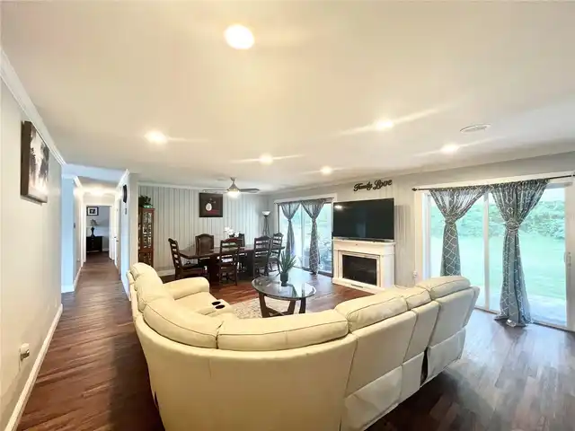 Listing Photo 6