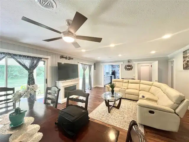 Listing Photo 8