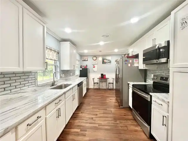Listing Photo 10