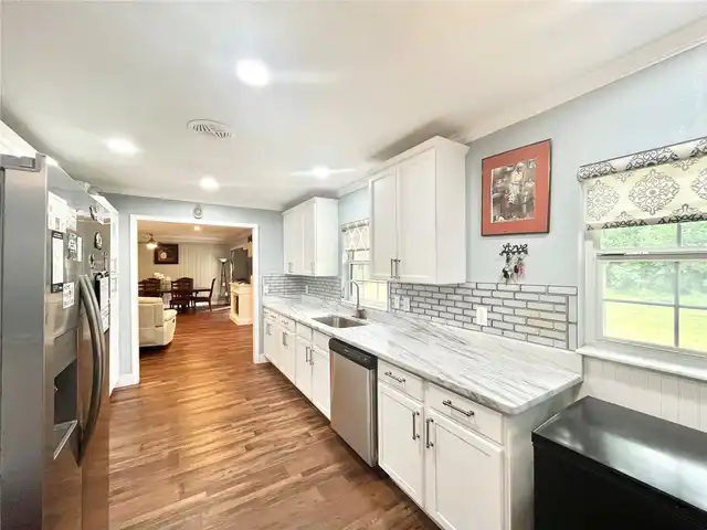 Listing Photo 11