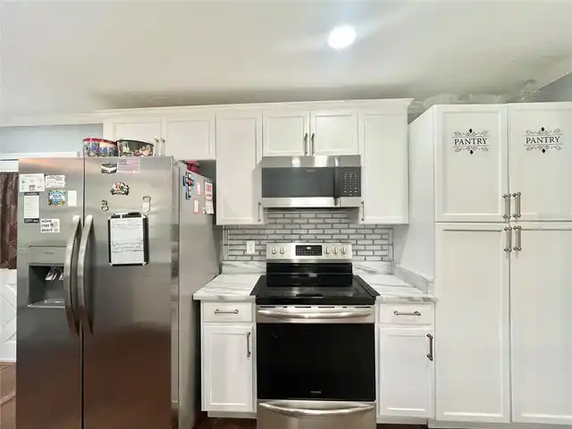 Listing Photo 12