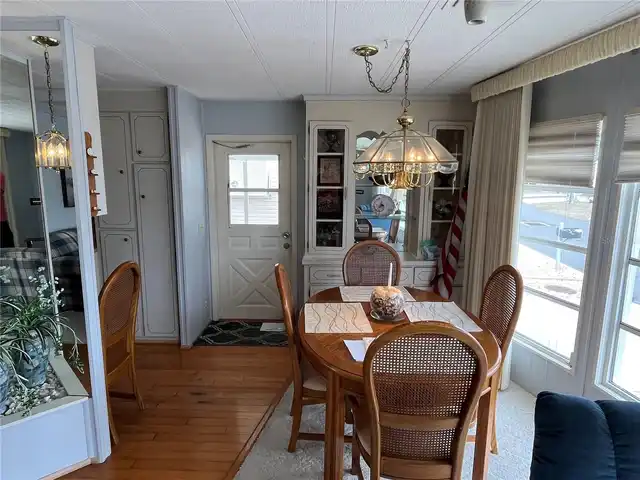 Listing Photo 11