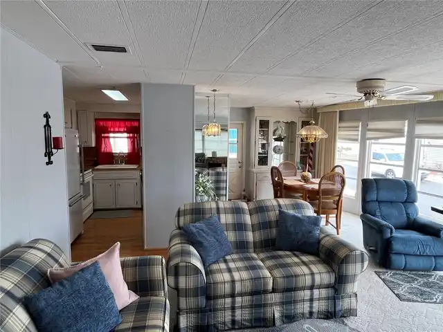 Listing Photo 14