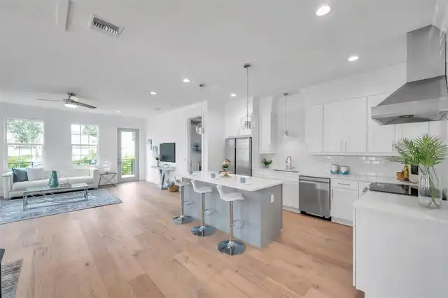 Listing Photo 11