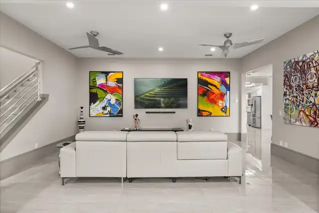Listing Photo 11