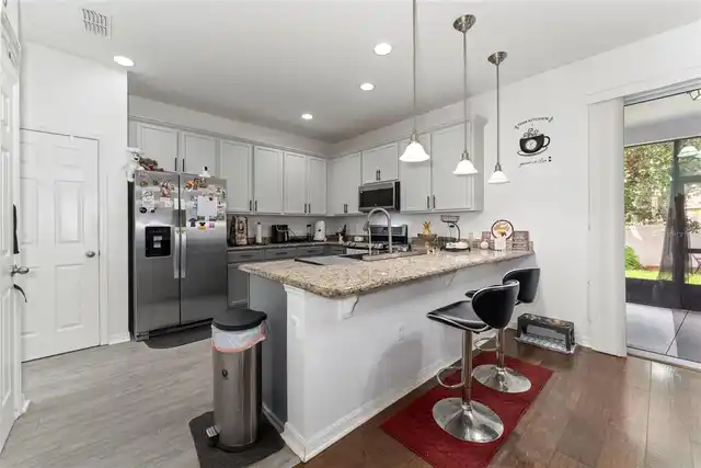 Listing Photo 11