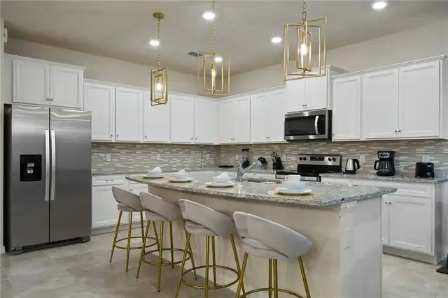 Listing Photo 11