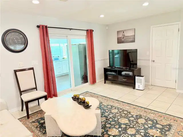 Listing Photo 12